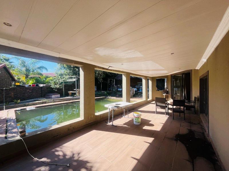 5 Bedroom Property for Sale in The Reeds Gauteng