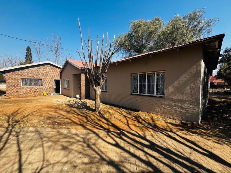 5 Bedroom Property for Sale in Drie Riviere Gauteng