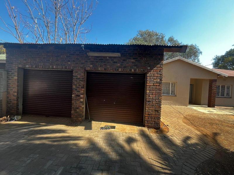 5 Bedroom Property for Sale in Drie Riviere Gauteng