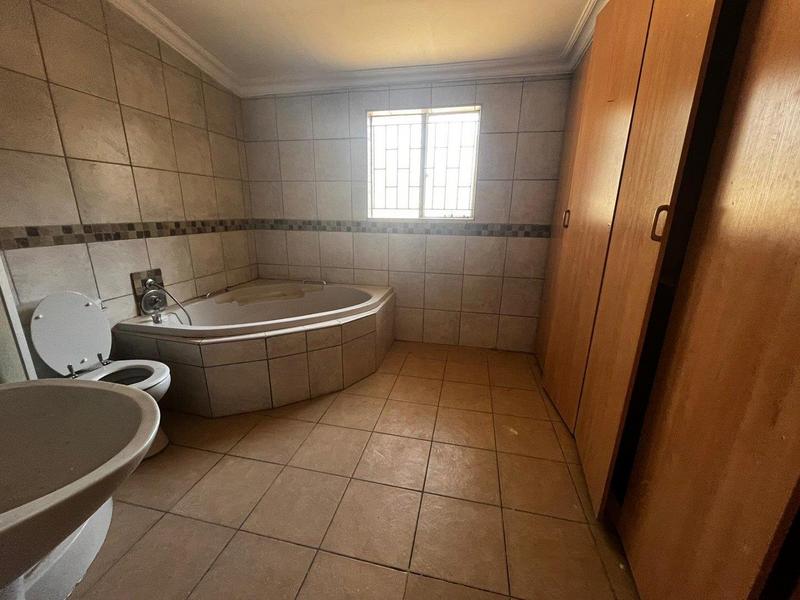 5 Bedroom Property for Sale in Drie Riviere Gauteng