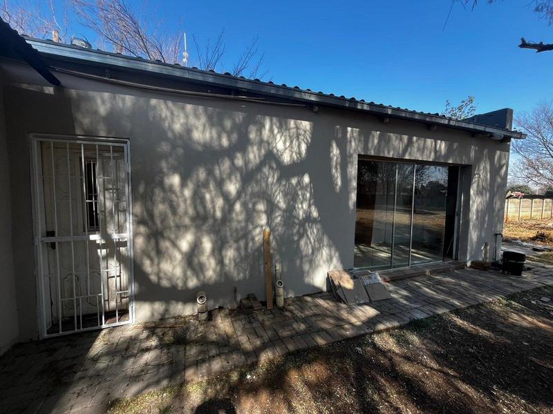 5 Bedroom Property for Sale in Drie Riviere Gauteng