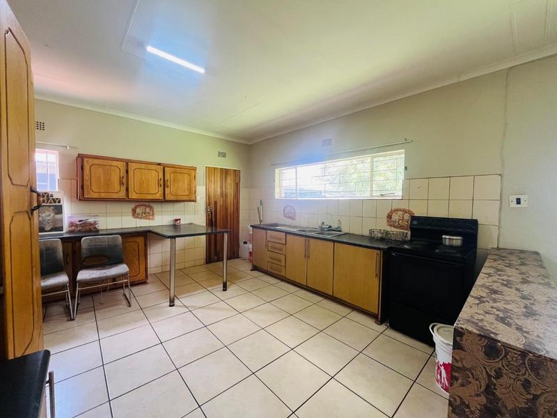7 Bedroom Property for Sale in Houtkop A H Gauteng