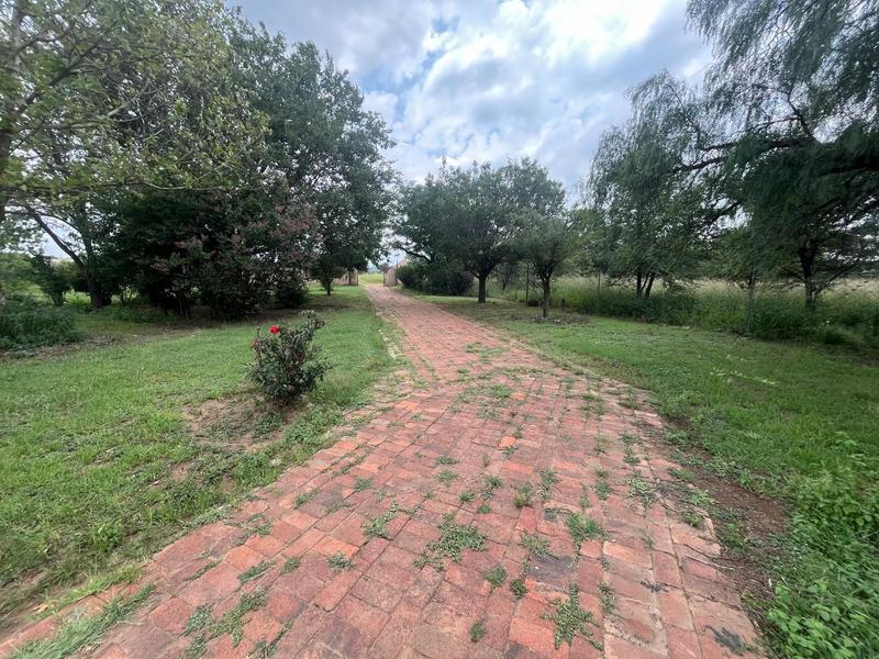 7 Bedroom Property for Sale in Houtkop A H Gauteng