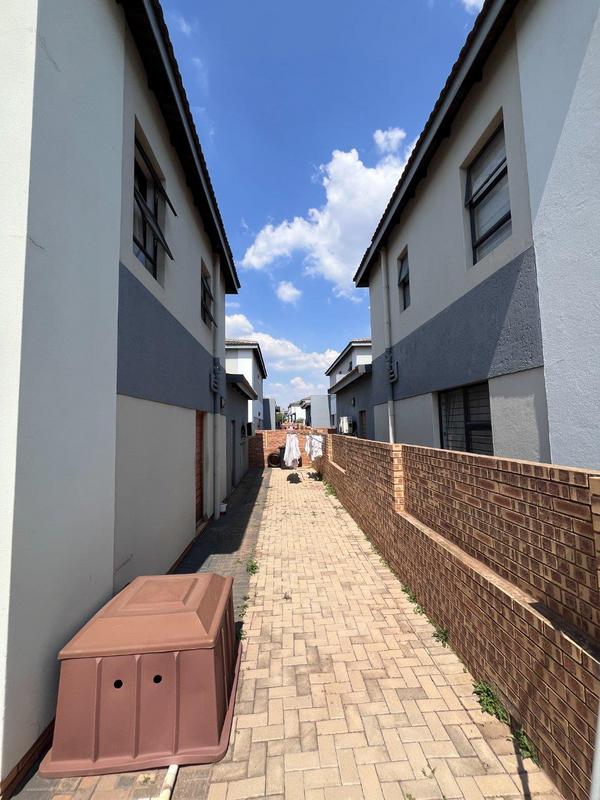 3 Bedroom Property for Sale in Thatchfield Gauteng