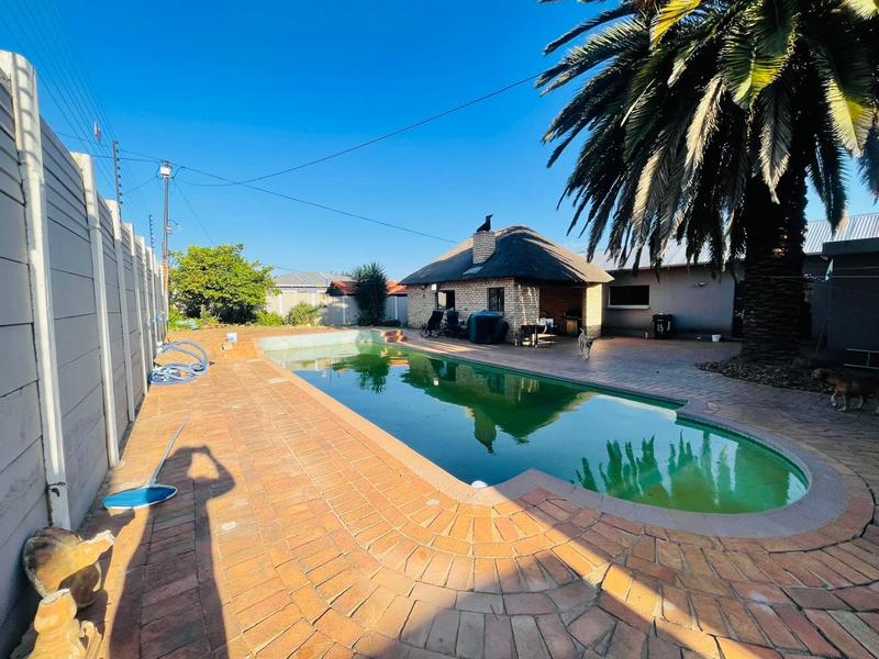 5 Bedroom Property for Sale in Primrose East Gauteng