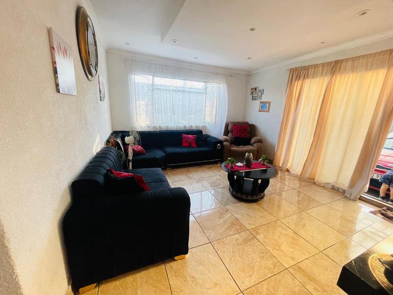 5 Bedroom Property for Sale in Primrose East Gauteng