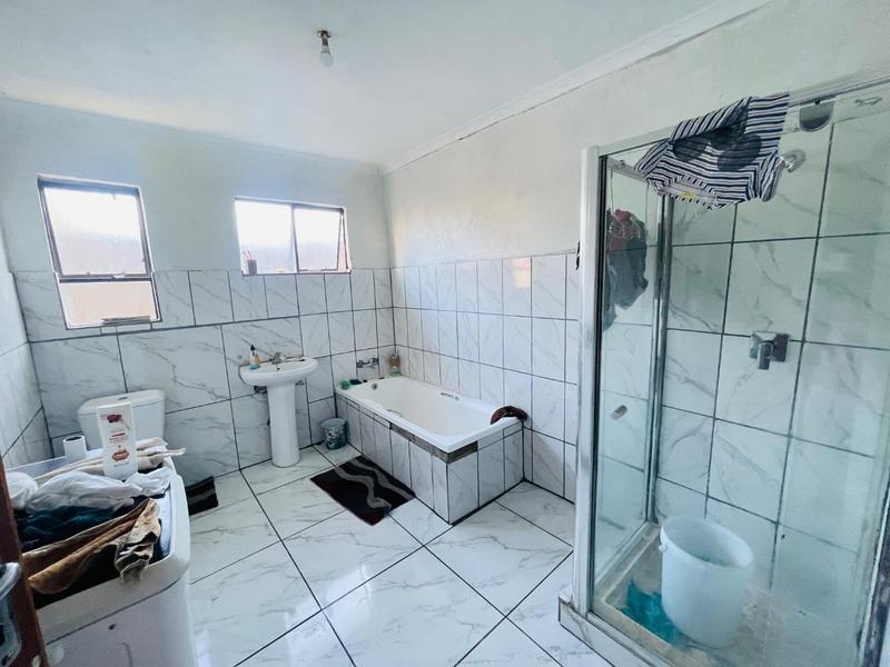 5 Bedroom Property for Sale in Primrose East Gauteng