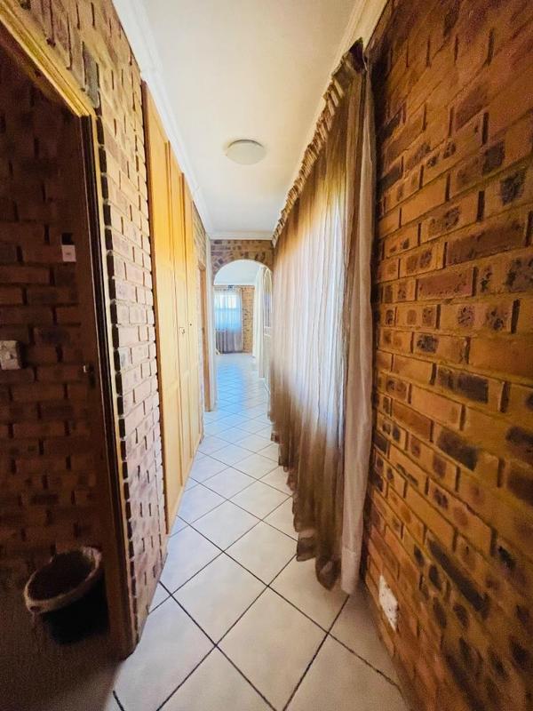 5 Bedroom Property for Sale in Primrose East Gauteng