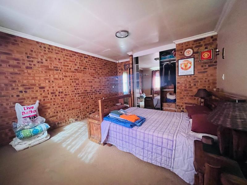 5 Bedroom Property for Sale in Primrose East Gauteng