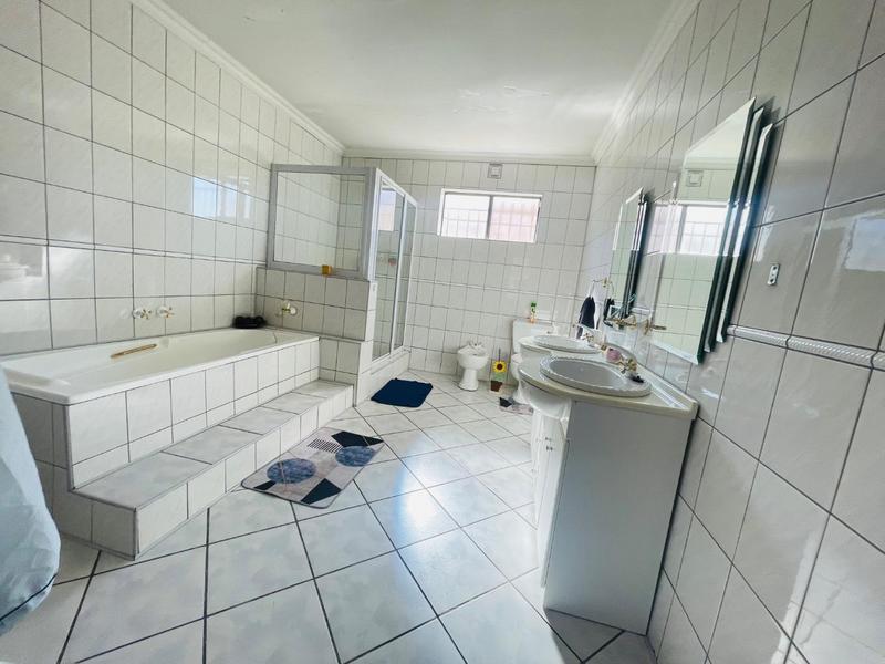 5 Bedroom Property for Sale in Primrose East Gauteng