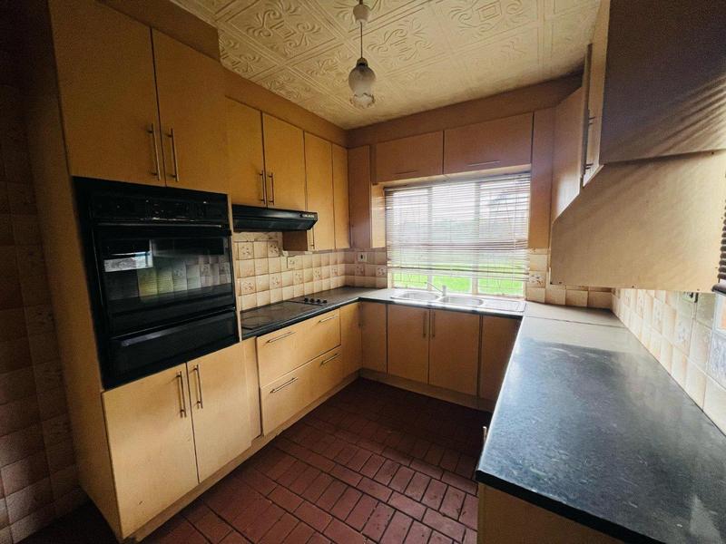 6 Bedroom Property for Sale in Birchleigh North Gauteng