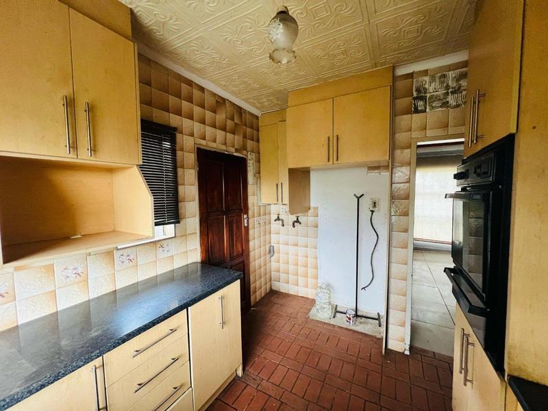 6 Bedroom Property for Sale in Birchleigh North Gauteng