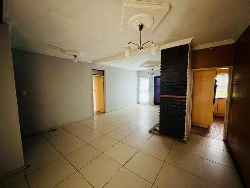 6 Bedroom Property for Sale in Birchleigh North Gauteng