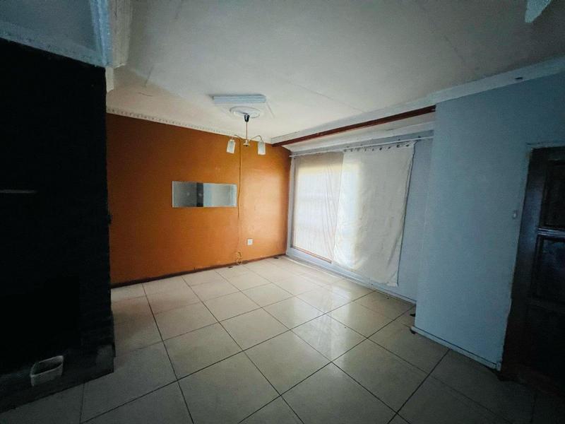6 Bedroom Property for Sale in Birchleigh North Gauteng