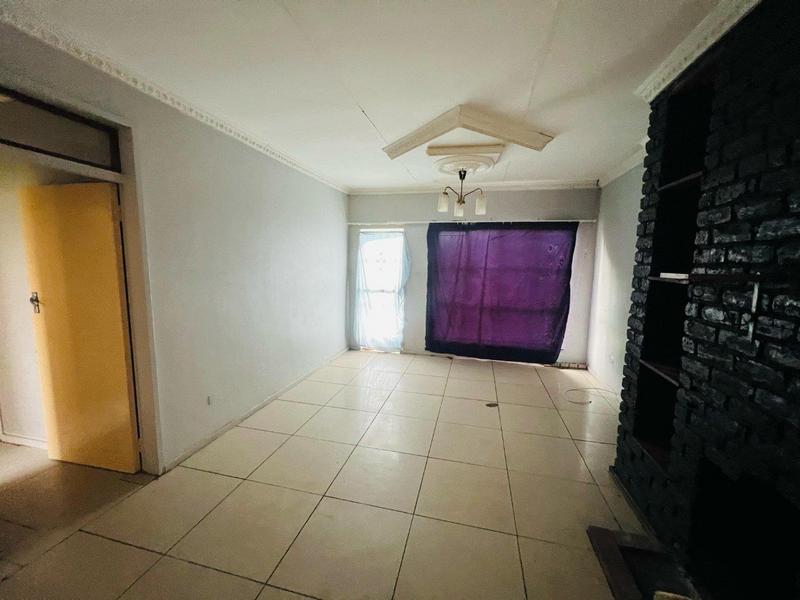 6 Bedroom Property for Sale in Birchleigh North Gauteng
