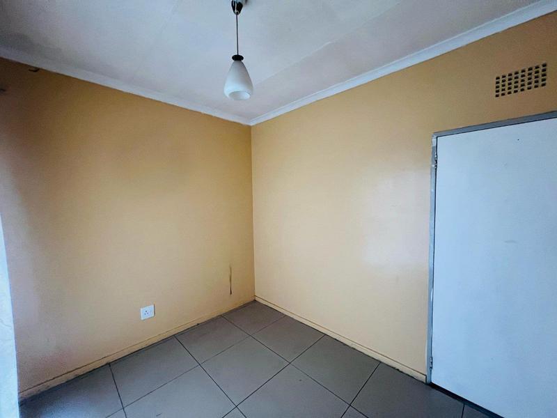 6 Bedroom Property for Sale in Birchleigh North Gauteng