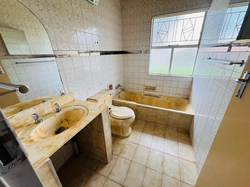 6 Bedroom Property for Sale in Birchleigh North Gauteng