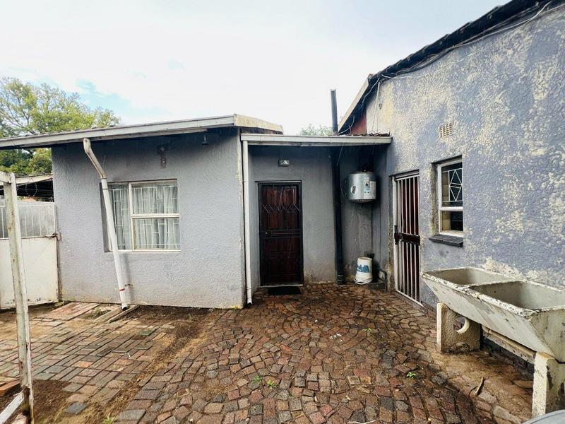 6 Bedroom Property for Sale in Birchleigh North Gauteng