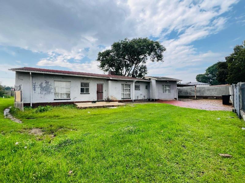 6 Bedroom Property for Sale in Birchleigh North Gauteng