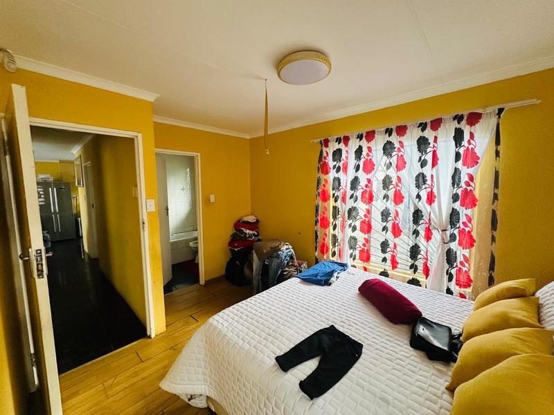 5 Bedroom Property for Sale in Ormonde View Gauteng