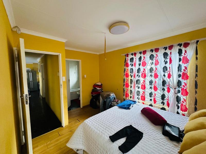 5 Bedroom Property for Sale in Ormonde View Gauteng