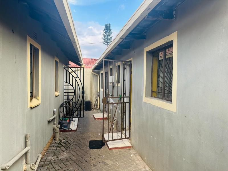 5 Bedroom Property for Sale in Ormonde View Gauteng