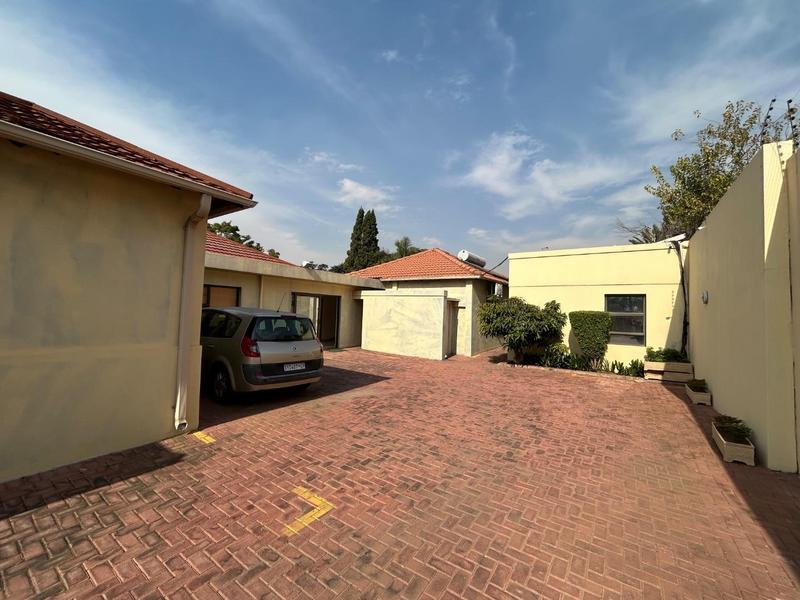 12 Bedroom Property for Sale in South Kensington Gauteng