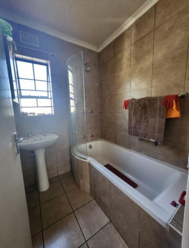 3 Bedroom Property for Sale in Thatch Hill Estate Gauteng