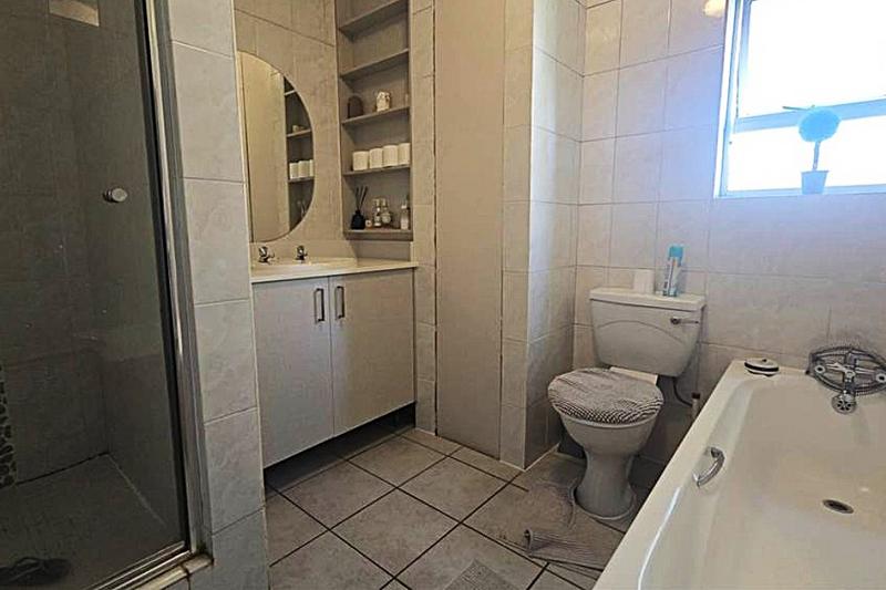 1 Bedroom Property for Sale in Bedfordview Gauteng