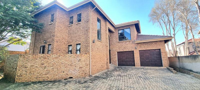 5 Bedroom Property for Sale in Amberfield Gauteng