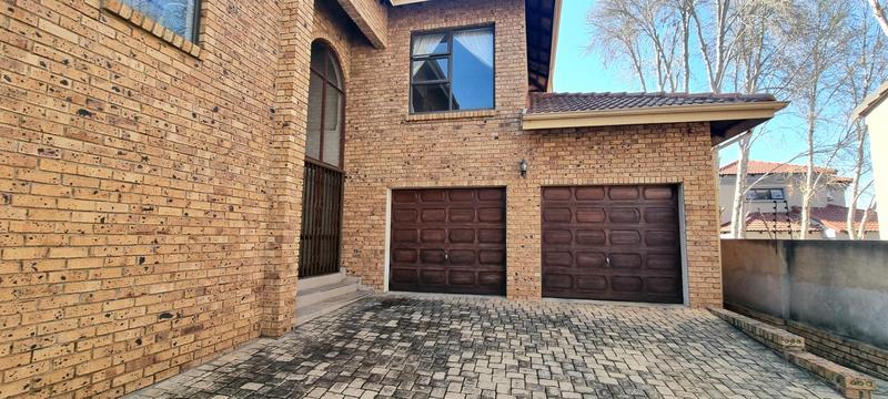 5 Bedroom Property for Sale in Amberfield Gauteng