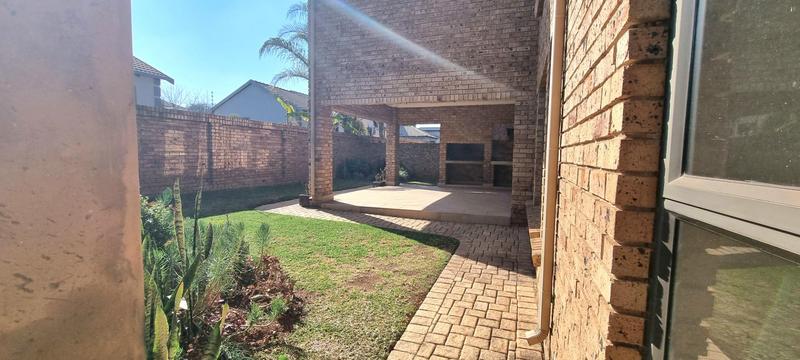 5 Bedroom Property for Sale in Amberfield Gauteng