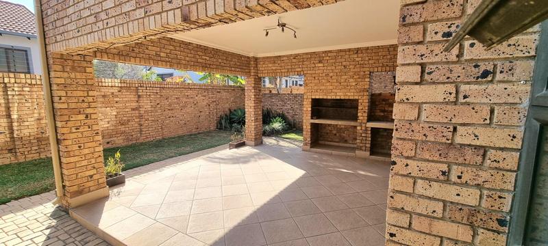 5 Bedroom Property for Sale in Amberfield Gauteng