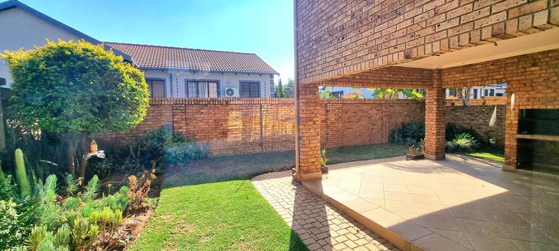 5 Bedroom Property for Sale in Amberfield Gauteng