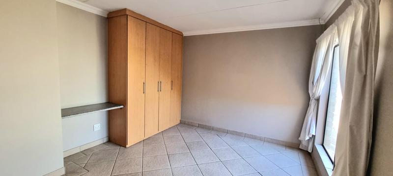 5 Bedroom Property for Sale in Amberfield Gauteng