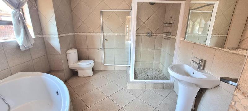 5 Bedroom Property for Sale in Amberfield Gauteng