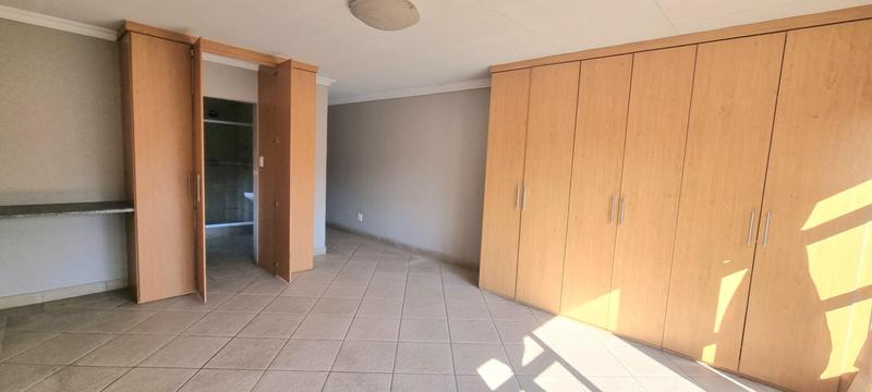 5 Bedroom Property for Sale in Amberfield Gauteng