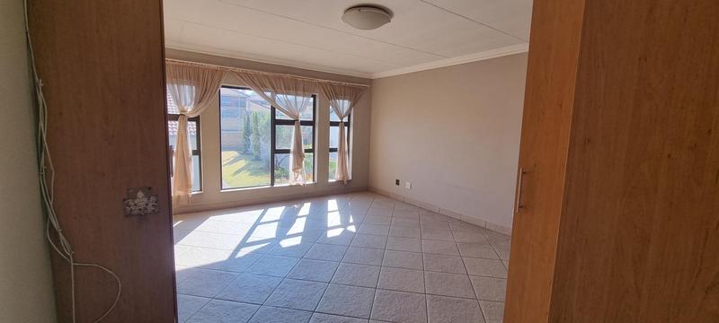 5 Bedroom Property for Sale in Amberfield Gauteng