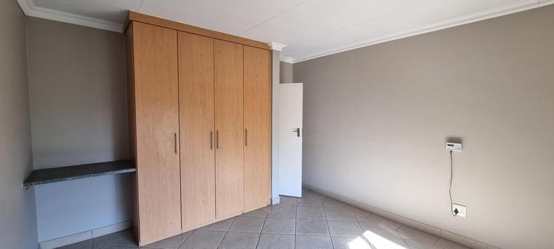 5 Bedroom Property for Sale in Amberfield Gauteng