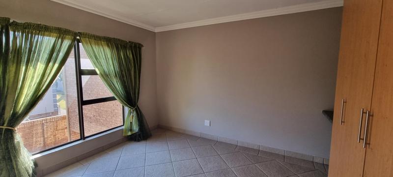5 Bedroom Property for Sale in Amberfield Gauteng