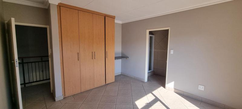 5 Bedroom Property for Sale in Amberfield Gauteng