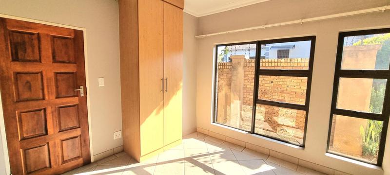 5 Bedroom Property for Sale in Amberfield Gauteng