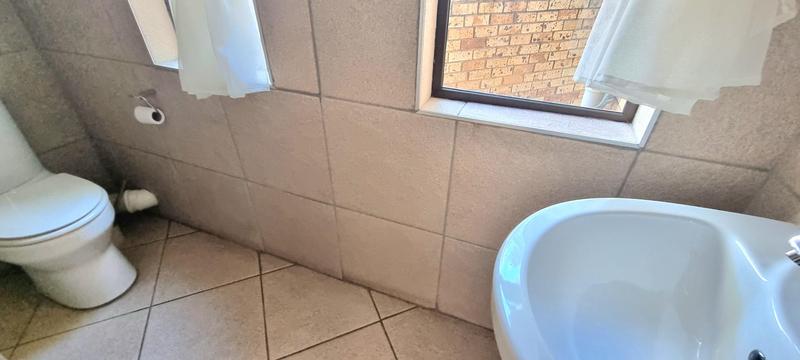 5 Bedroom Property for Sale in Amberfield Gauteng