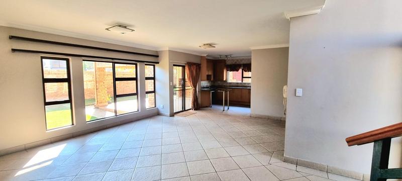 5 Bedroom Property for Sale in Amberfield Gauteng