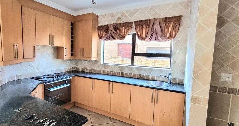 5 Bedroom Property for Sale in Amberfield Gauteng