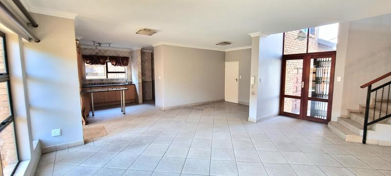 5 Bedroom Property for Sale in Amberfield Gauteng