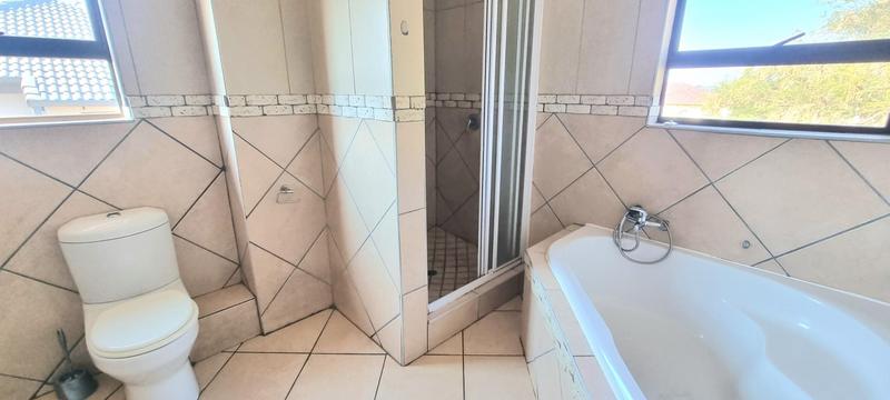 4 Bedroom Property for Sale in Amberfield Gauteng