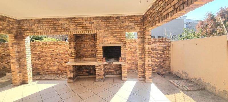 4 Bedroom Property for Sale in Amberfield Gauteng