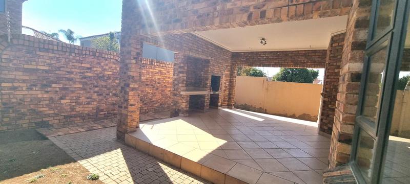 4 Bedroom Property for Sale in Amberfield Gauteng