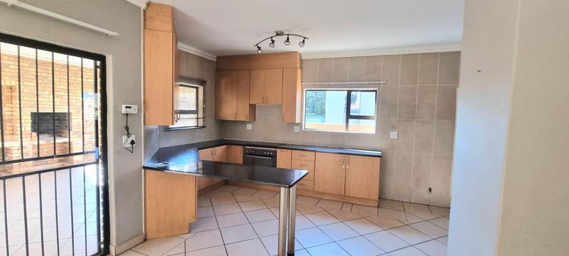 4 Bedroom Property for Sale in Amberfield Gauteng
